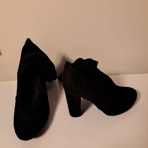 BeeBee suede boots sizes on both is size 8